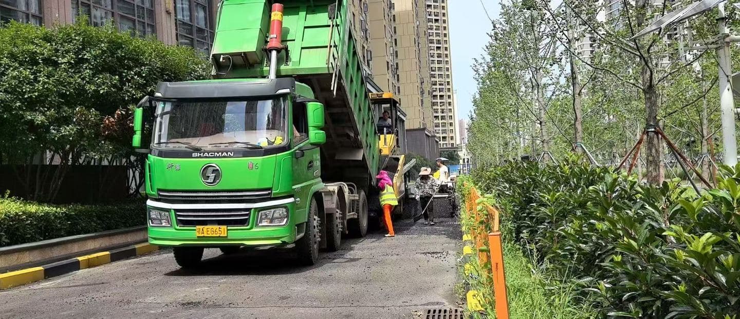青山区青山樽楼盘沥青路面施工 - 沥青路面施工案例