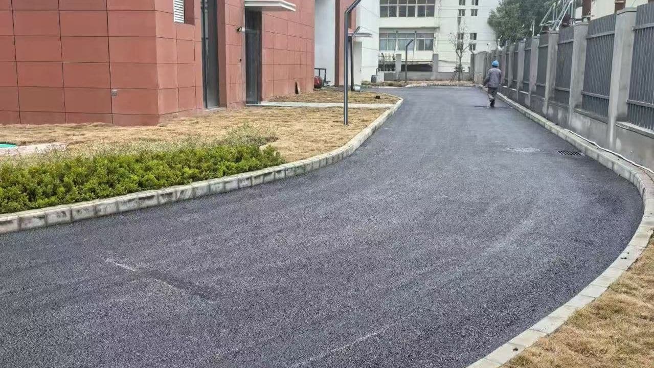 武汉沥青路面施工公司怎么选？从 42 个真实工程看核对标准