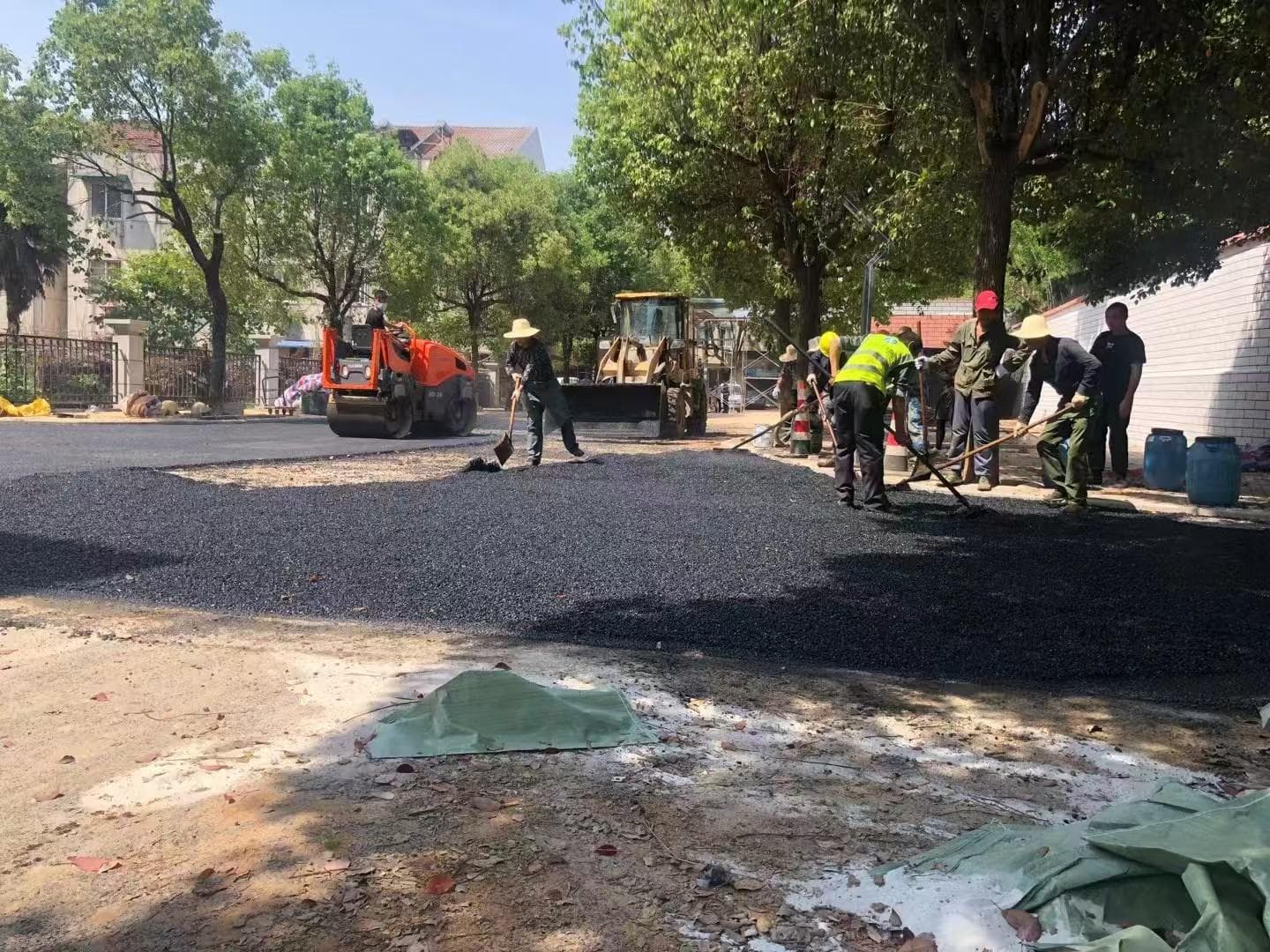 新洲区万科营销中心停车场 - 沥青路面施工案例