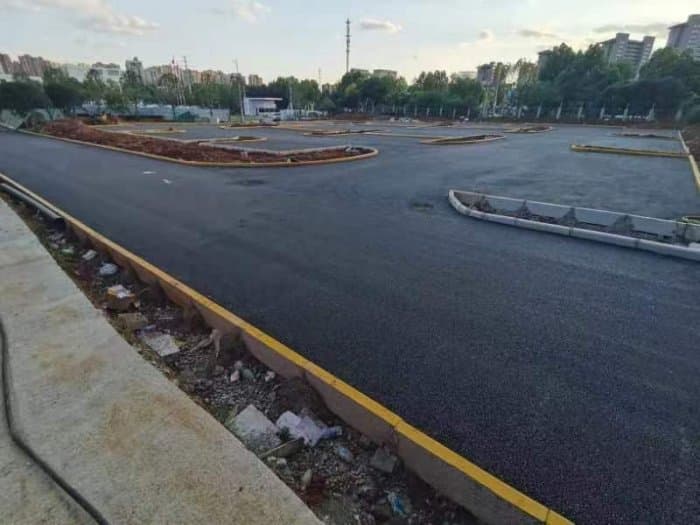 江夏区江城实验室停车场 - 沥青路面施工案例