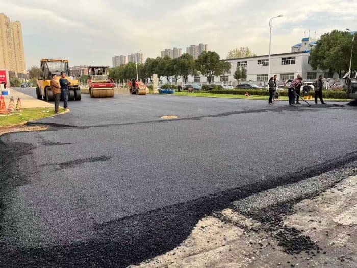 江夏区欧亚达家居 - 沥青路面施工案例