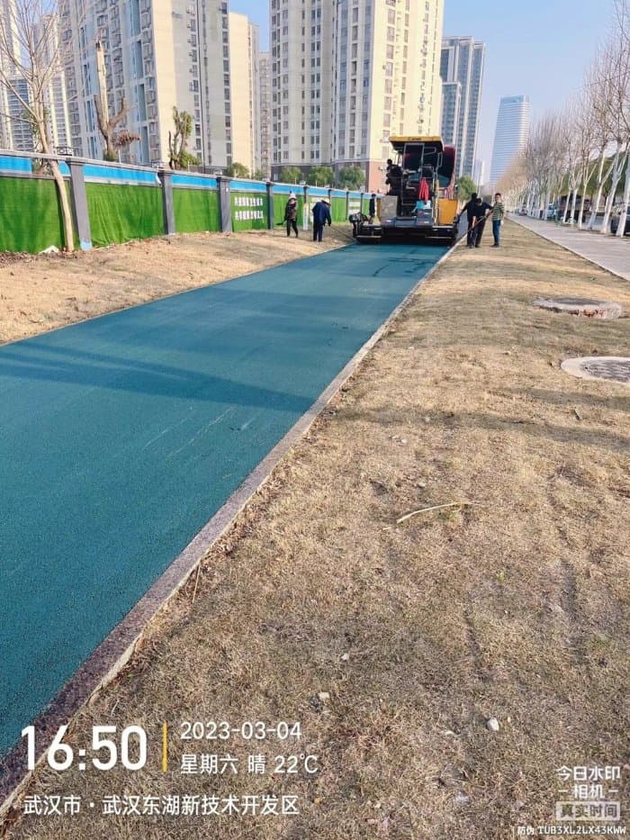 东湖新开发区光谷二路 - 沥青路面施工案例