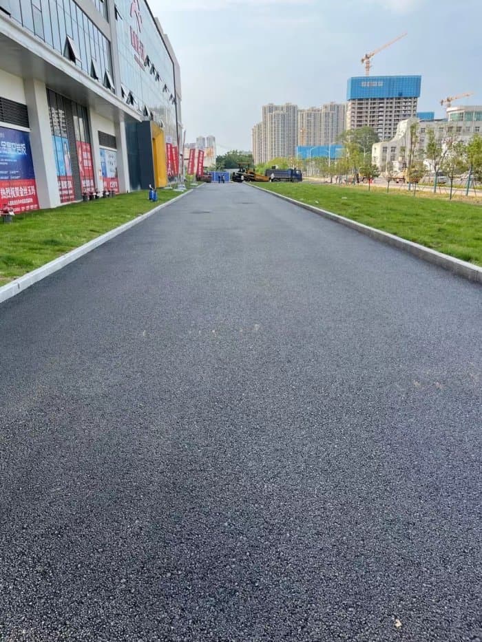 东西湖区欧亚达家具 - 沥青路面施工案例