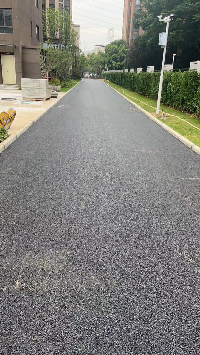 东西湖区东兴华庭楼盘 - 沥青路面施工案例