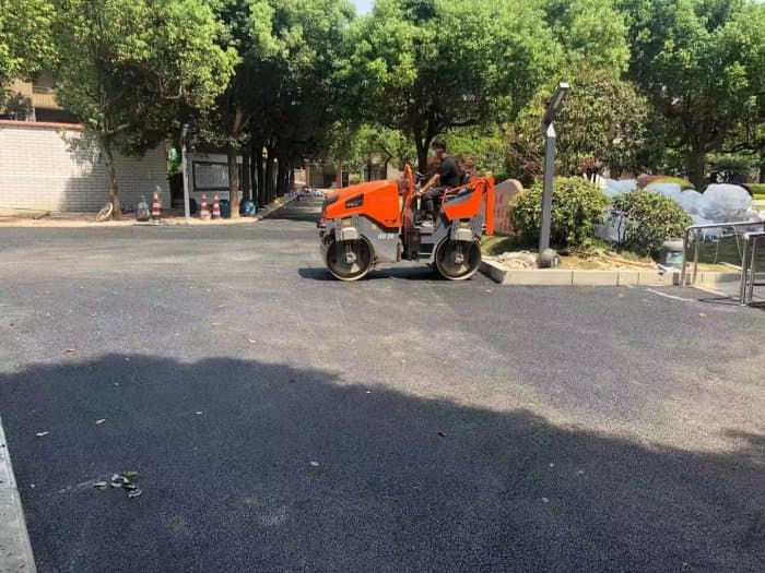 汉南区黄陵中学 - 沥青路面施工案例