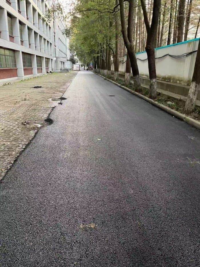 洪山区湖北工业大学 - 沥青路面施工案例