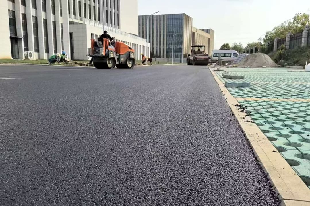 厂区园区沥青路面年度维保方案:周期与预算怎么定
