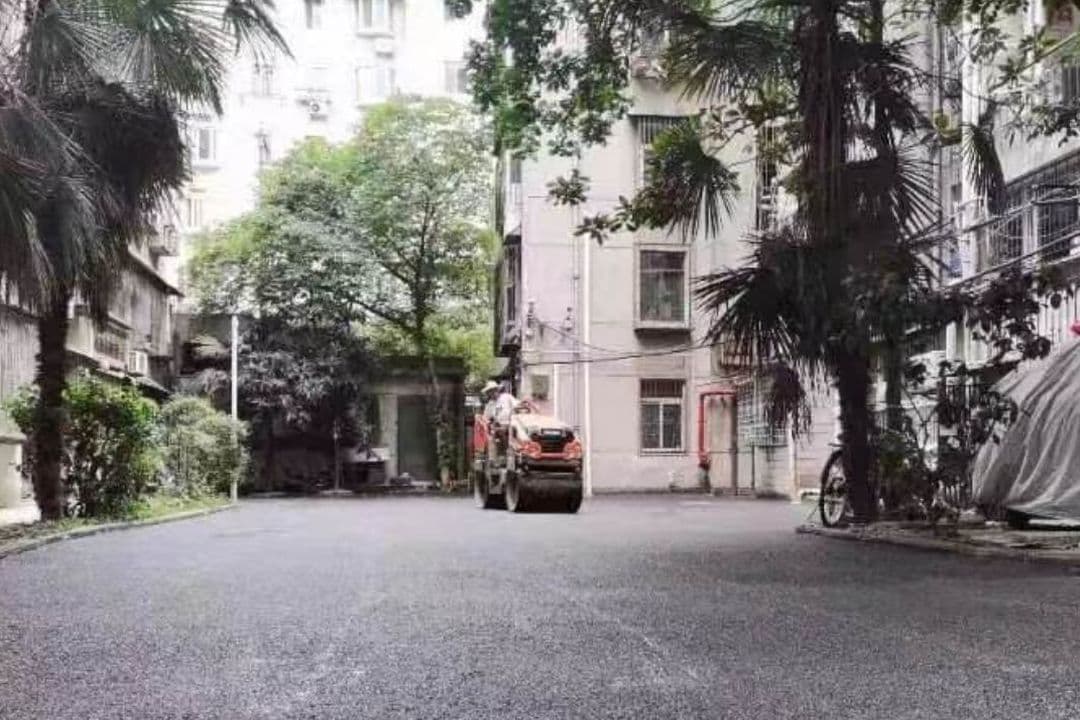 物业小区沥青路面改造:立项、维修基金与施工方怎么选